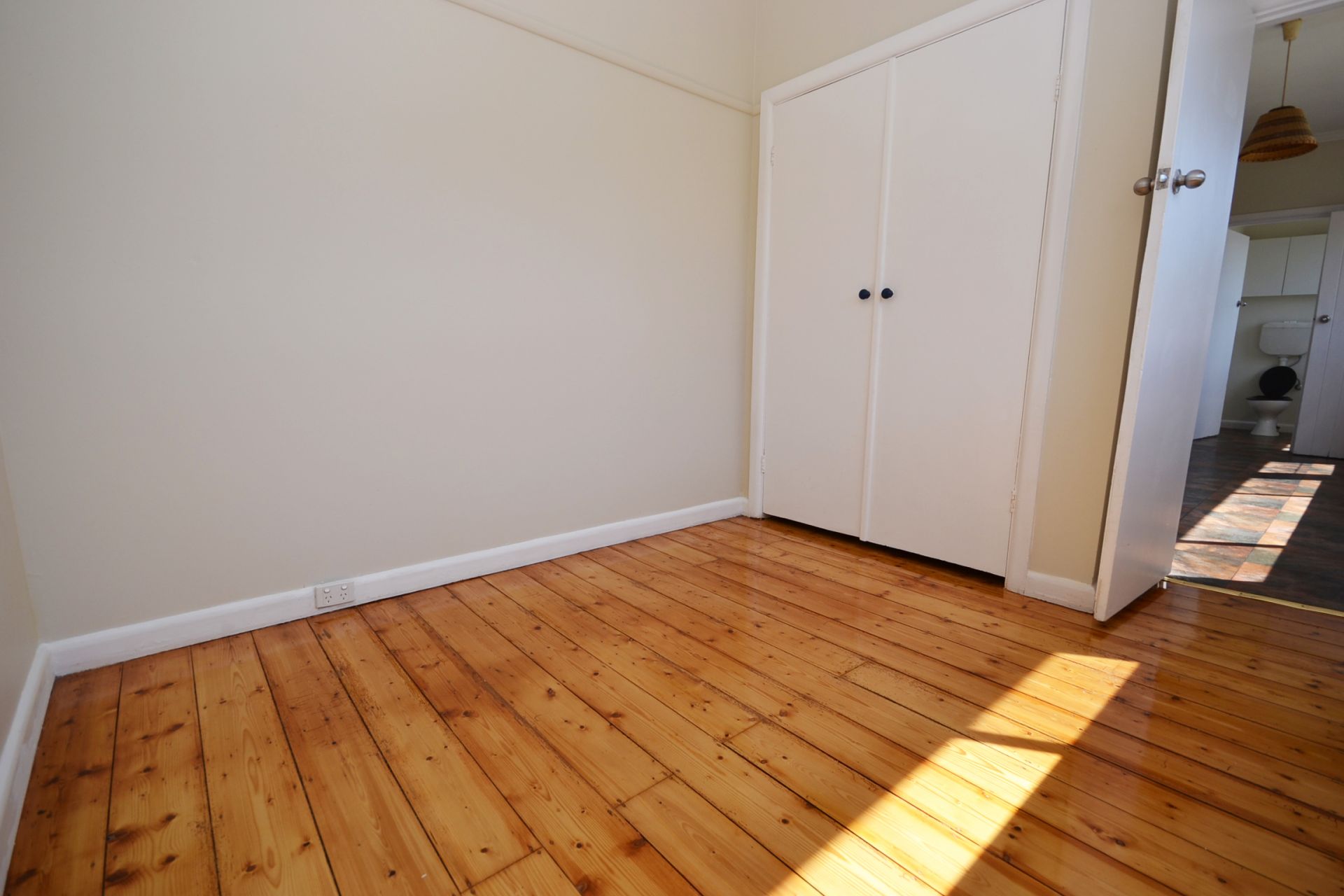 FABULOUS LOCATION & PRICED TO PLEASE