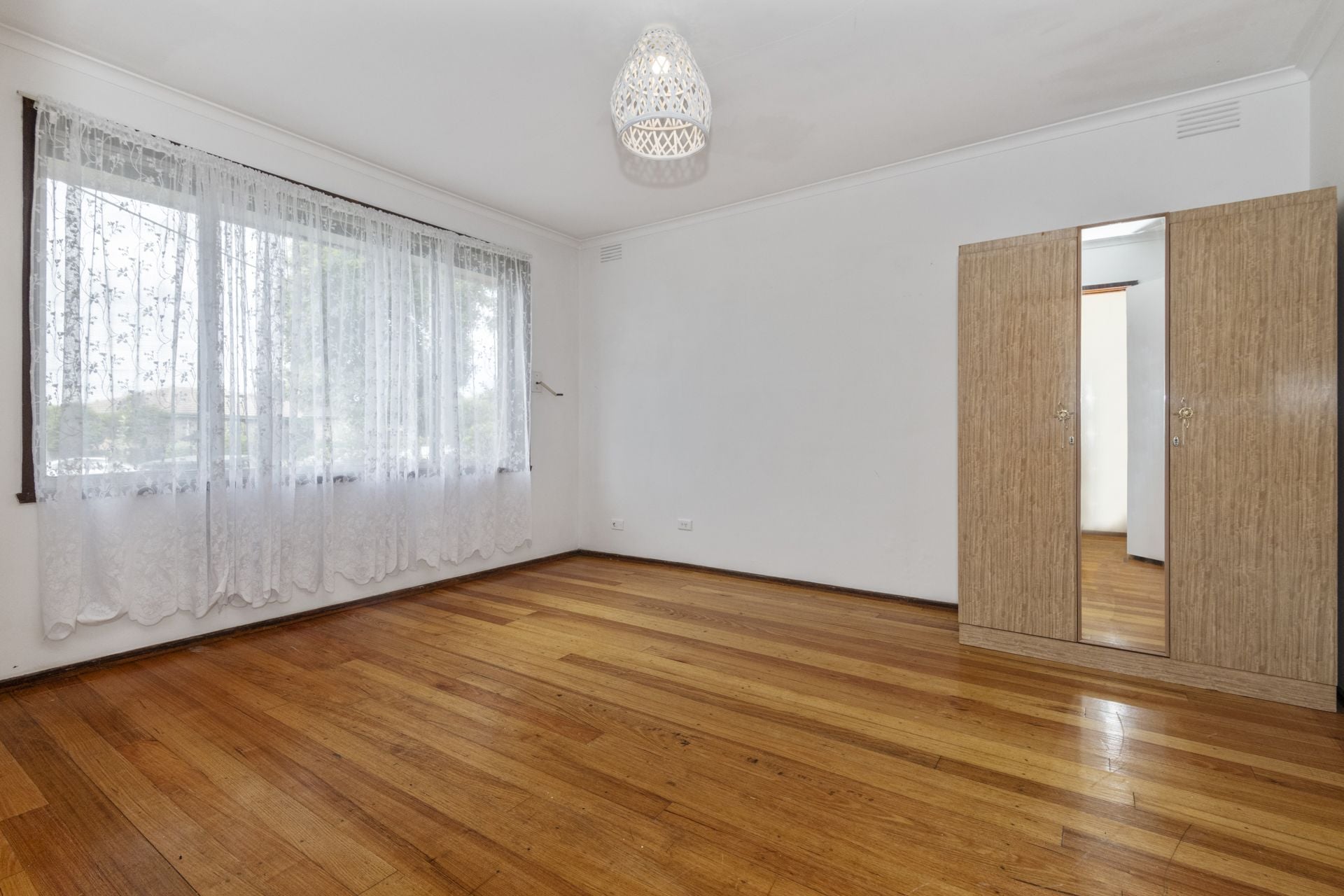 PERFECT FAMILY HOME IN PERFECT QUIET COURT LOCATION