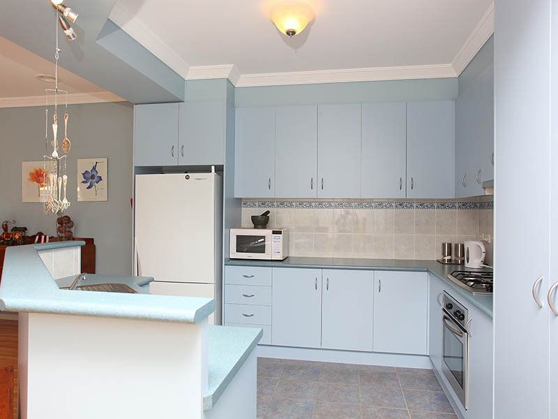 10 Edgbaston Parade, Caroline Springs - Thumbnail 3