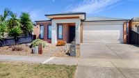 100 Glenelg Street, Clyde North VIC