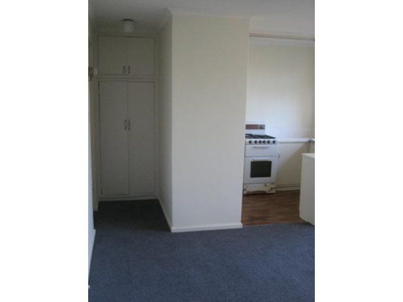 Neat & Tidy One Bedroom Apartment In Good Location