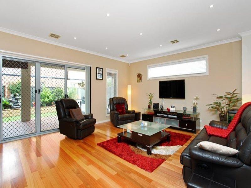 20 Brunton Avenue, Caroline Springs - Thumbnail 6