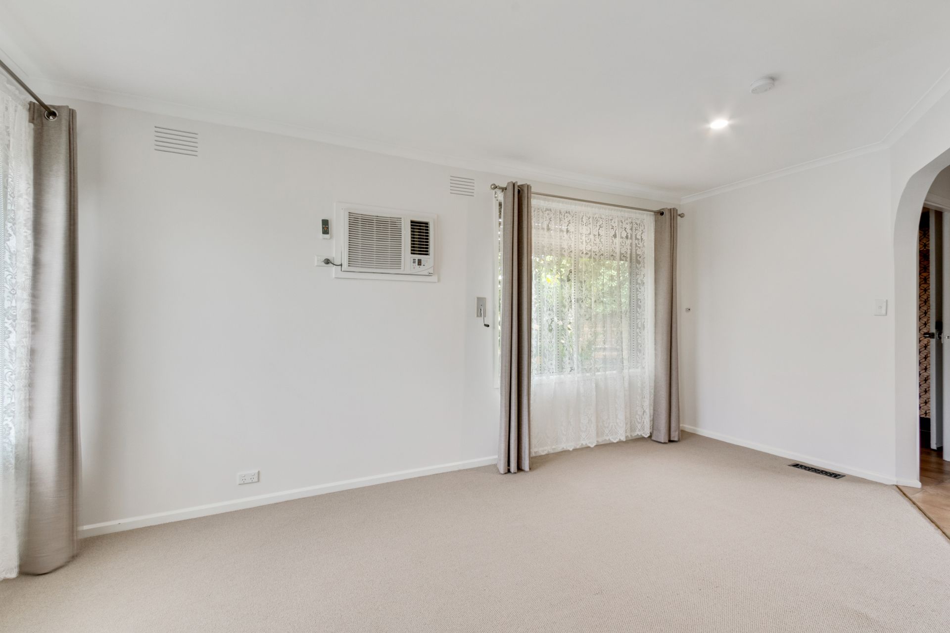 CENTRALLY LOCATED & PERFECTLY PRICED