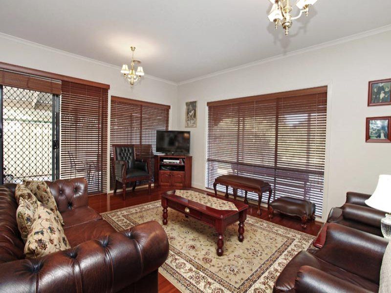 6 Claretown Avenue, Caroline Springs - Thumbnail 5