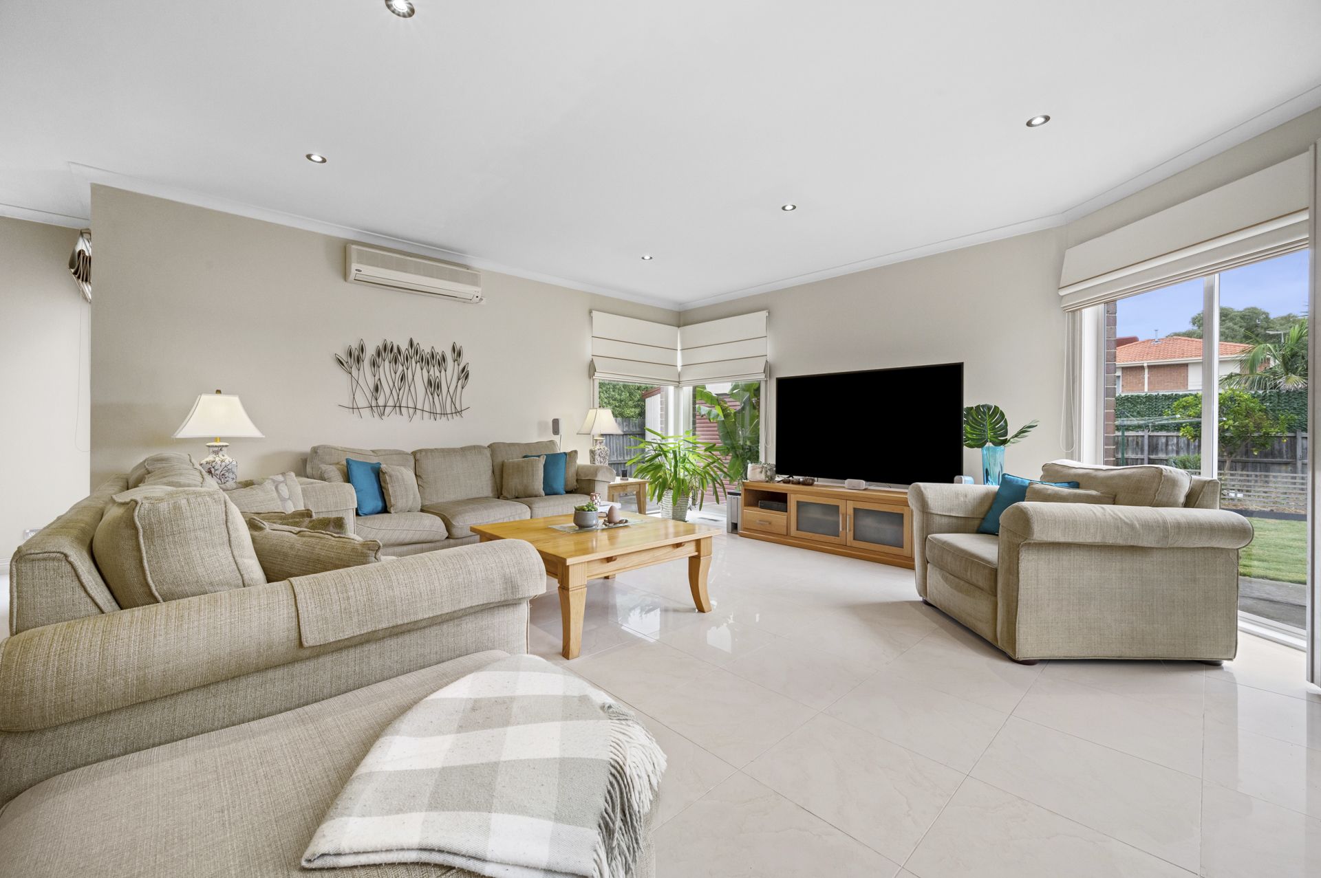 IMPRESSIVE FAMILY HOME WITH PRICELESS VIEWS