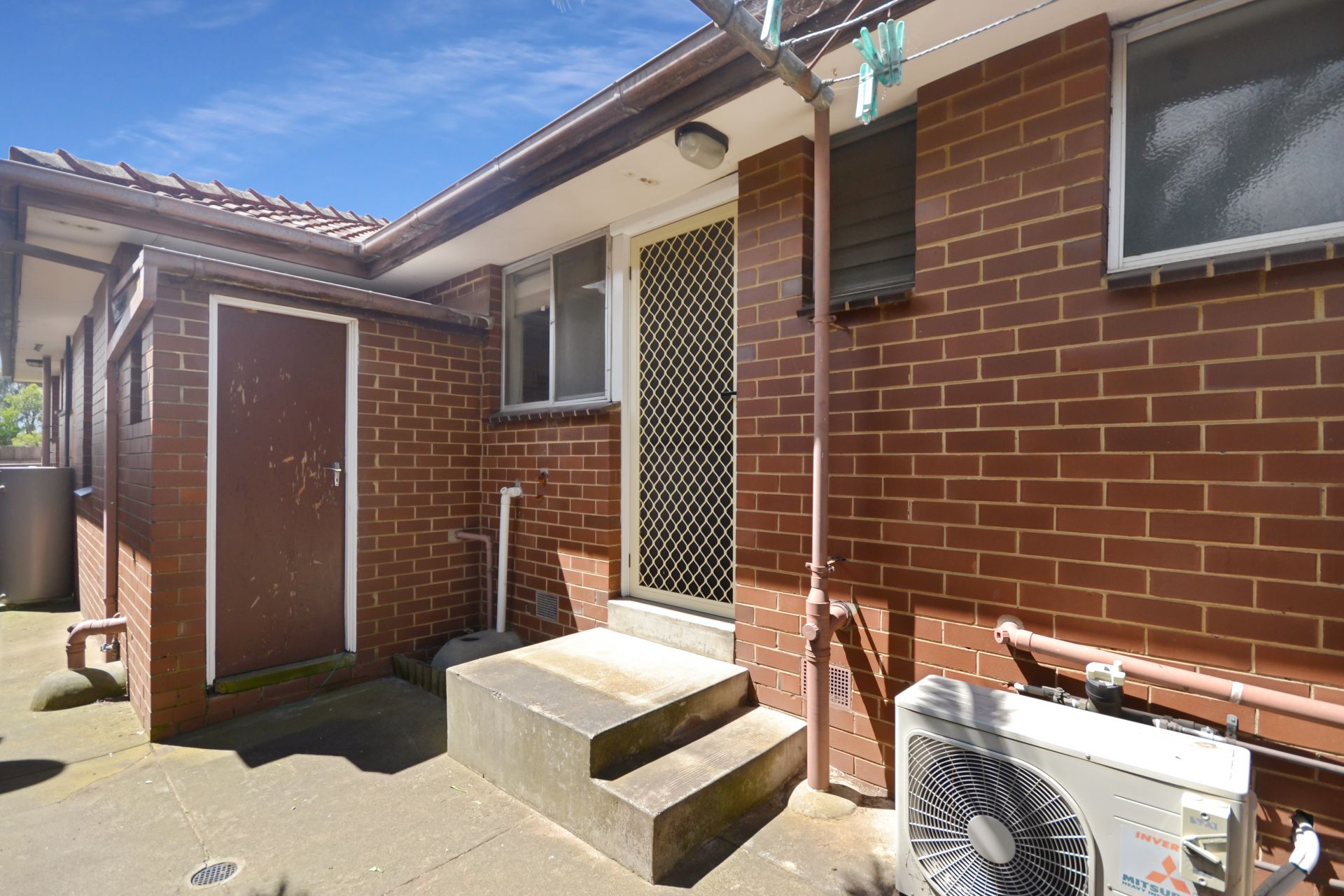 FULLY RENOVATED ONE BEDROOM