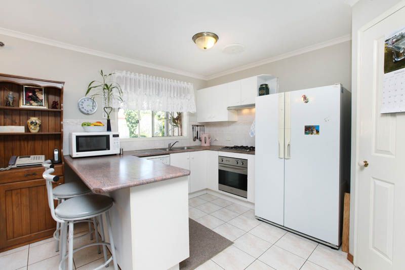 17 Stoneman Turn, Caroline Springs - Thumbnail 5