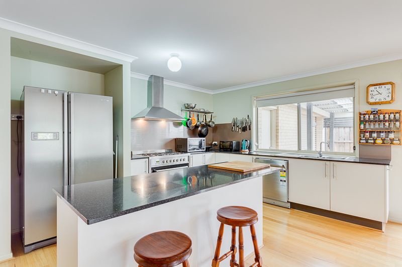 8 Simmons Drive, Bacchus Marsh - Thumbnail 3