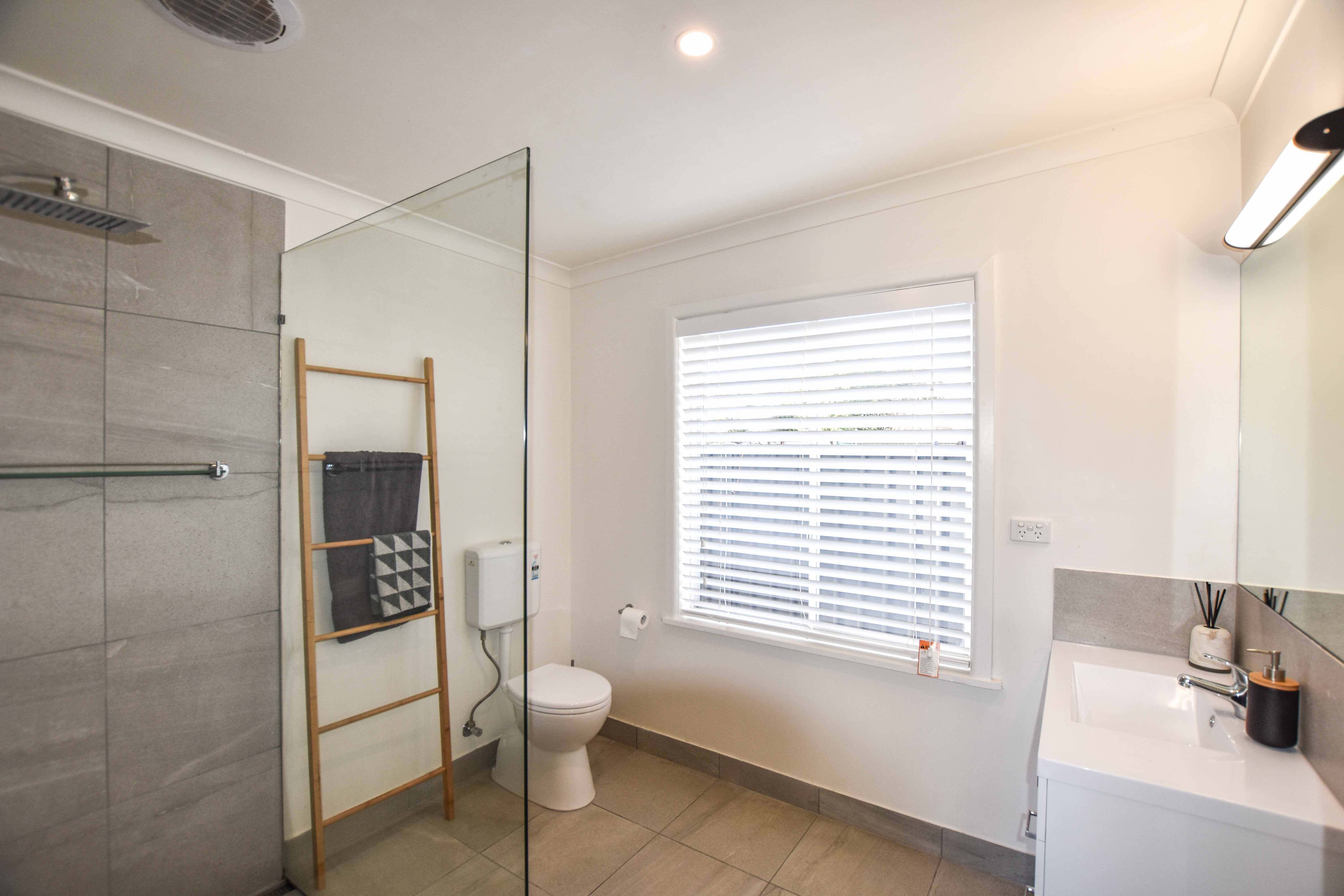 Real Estate For Sale 6 Heather Grove Myrtleford , VIC