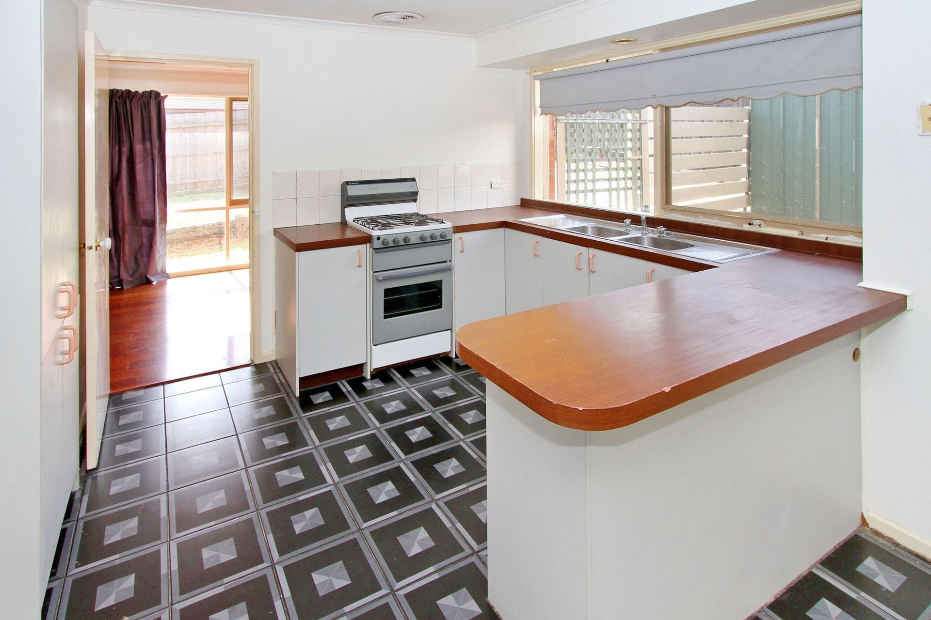 CONVENIENTLY LOCATED FAMILY HOME