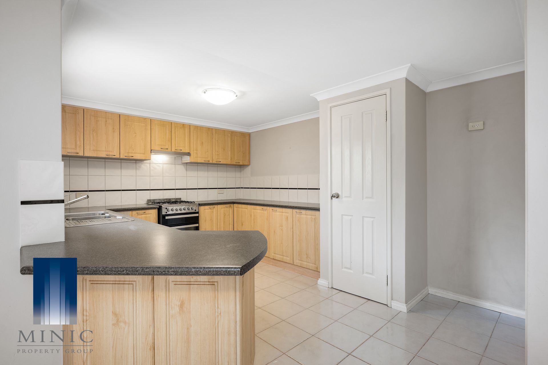 Real Estate For Sale 2/31 The Lakes Boulevard Jandakot , WA