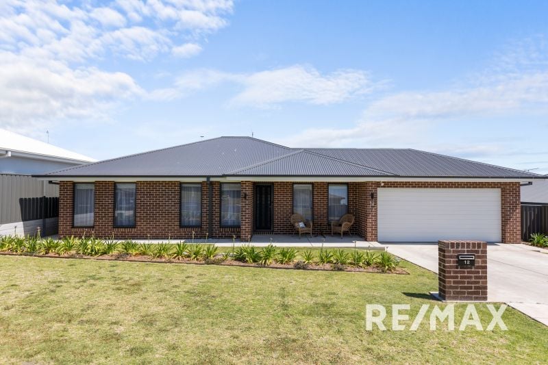 JUNEE 12 Hayes Crescent