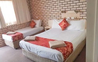 MOTEL FOR SALE - PROMINENT NEWELL HWY LOCATION