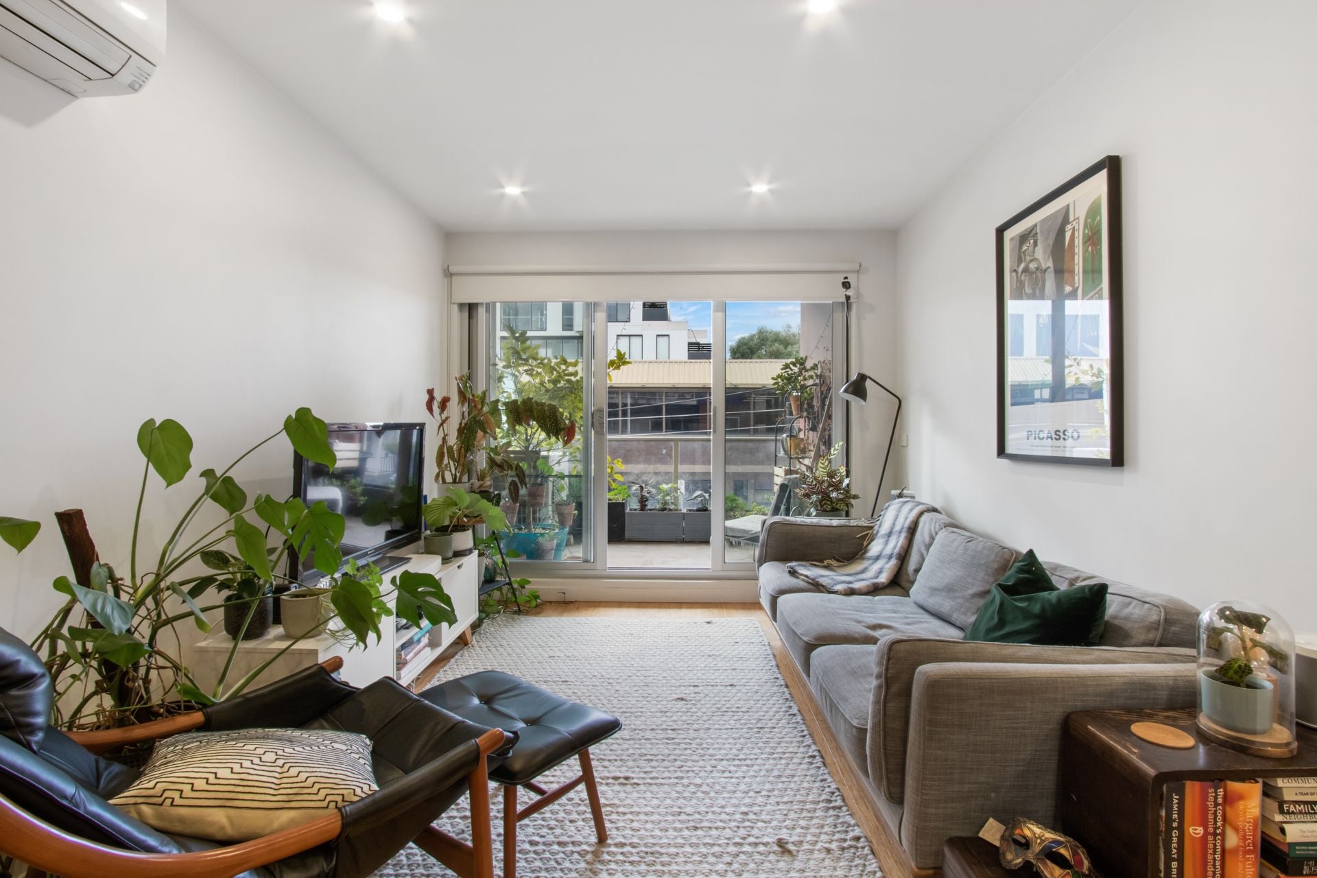 Modern Apartment in Prime Location!