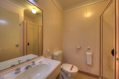 MOTEL LEASEHOLD FOR SALE - BEAUTIFUL PRESENTATION - MID NTH COAST