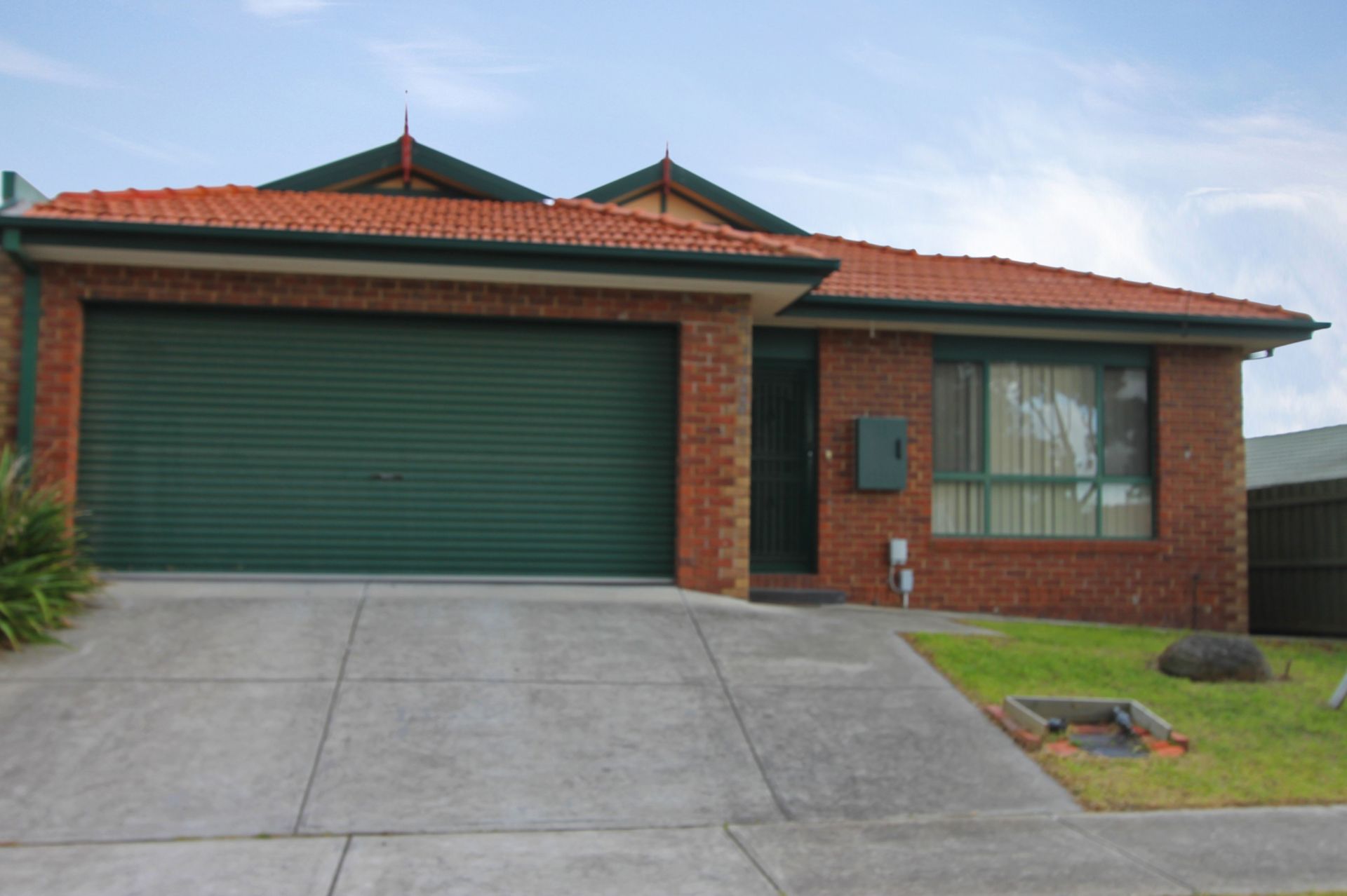 ***APPROVED APPLICATION PENDING*** WELCOME HOME... COSY, CLEAN & COMFORTABLE