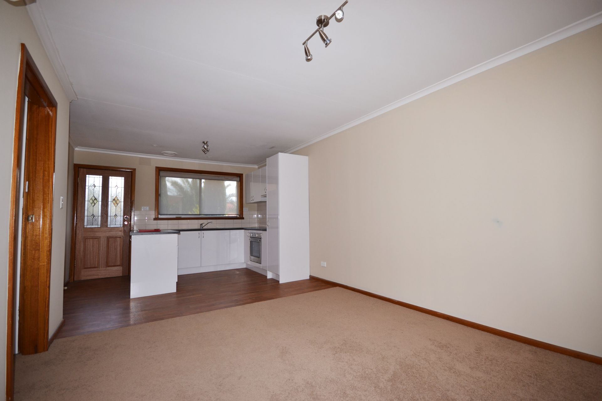 FULLY RENOVATED ONE BEDROOM