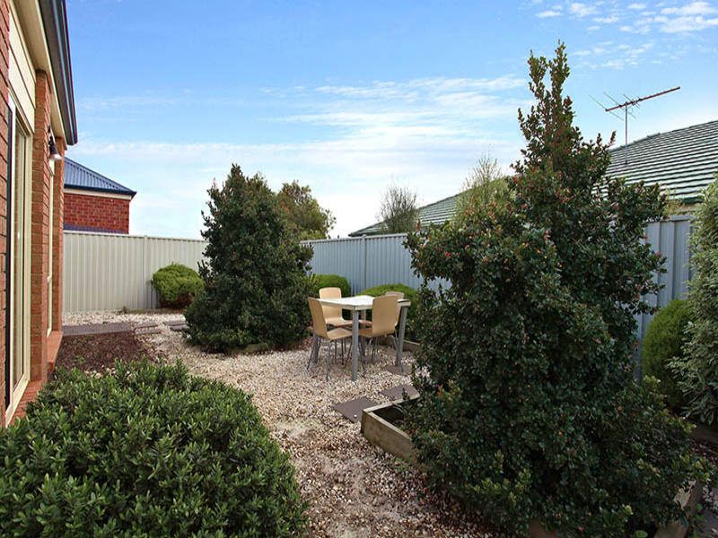 9 Lyme Park Circle, Caroline Springs - Thumbnail 7