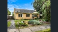 16 Longleaf Street, Frankston North VIC