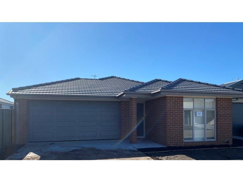 16 Hillsborough Crescent, Berwick VIC