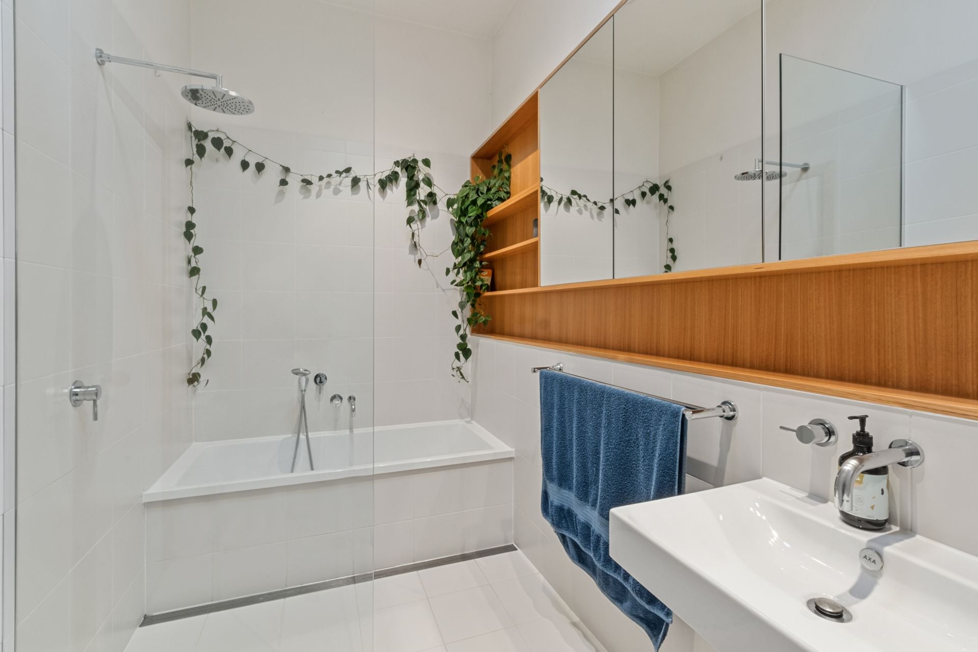 EXEMPLARY FAMILY HAVEN EPITOMISING CONTEMPORARY CLASS