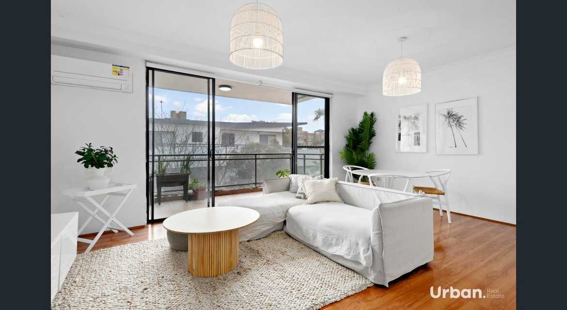 Blacktown 31/16 Oxford Street