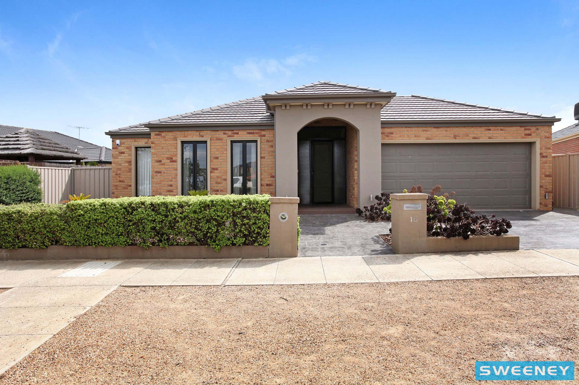 16 Oakview Parade, Caroline Springs - Thumbnail 2