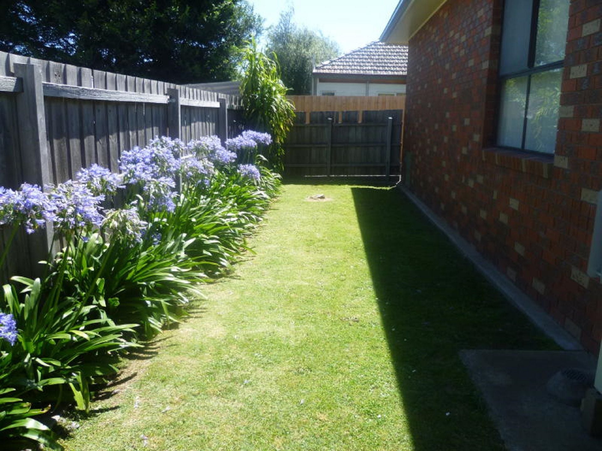 Spacious Villa with Courtyard & Lock-Up Garage!