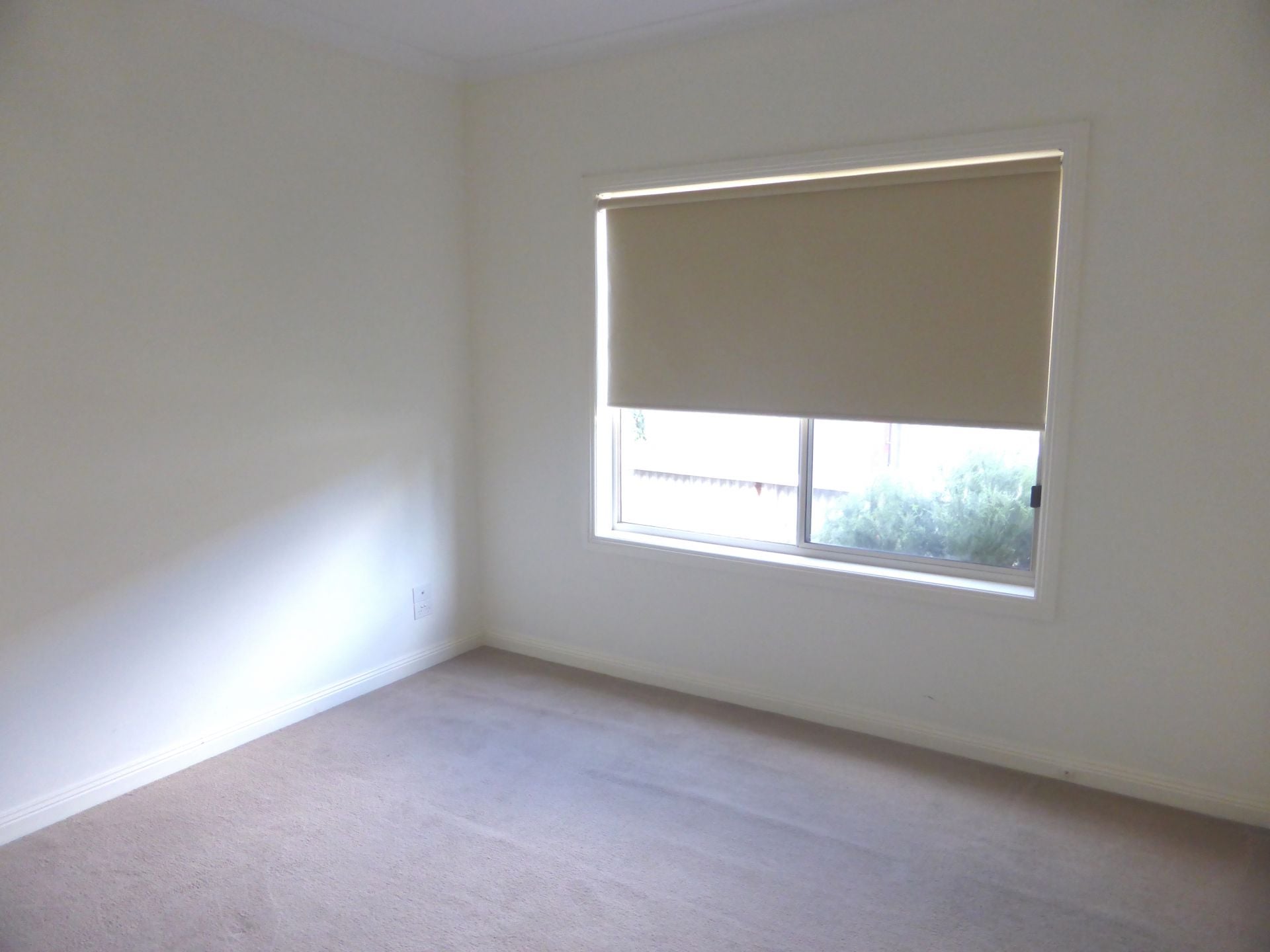 Immaculate Three Bedroom Unit For Filling All Your Desires!