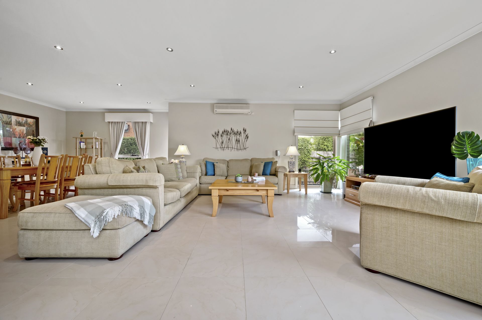 IMPRESSIVE FAMILY HOME WITH PRICELESS VIEWS