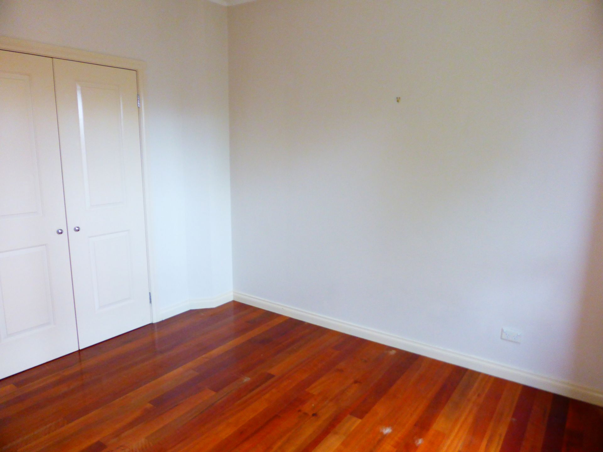 Updated Villa Style Unit - Very Spacious!