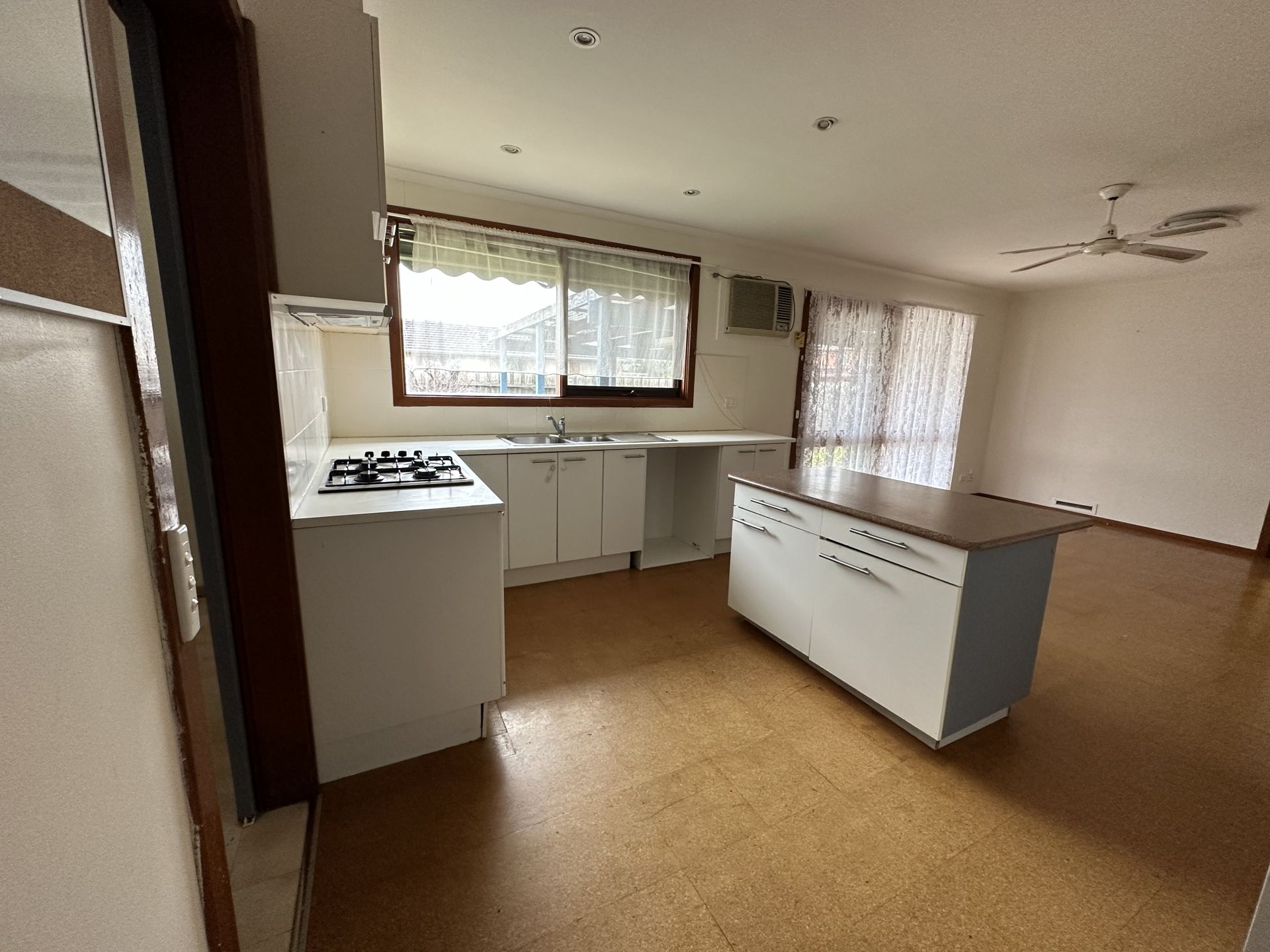 34 Roach Drive, ALTONA MEADOWS Sweeney Estate Agents