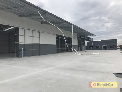 FREESTANDING WAREHOUSE – TWO STREET ACCESS!