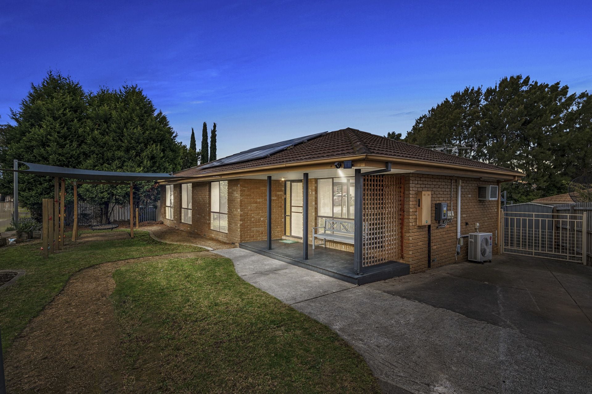 DUAL LIVING -  4 BEDROOMS, 2 BATHROOMS FAMILY HOME