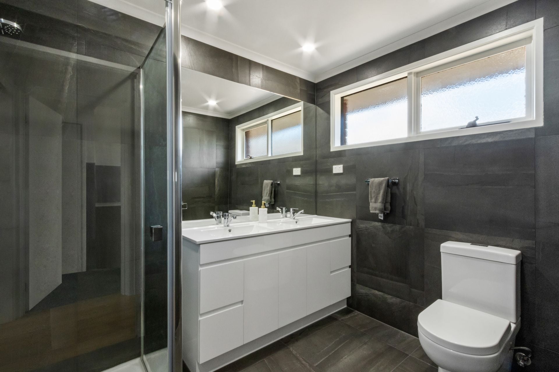 Stunning unit in ideal locale