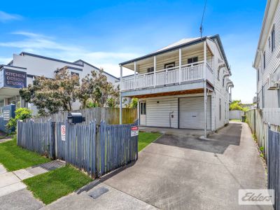 HIGH EXPOSURE FREESTANDER IN STONES CORNER!