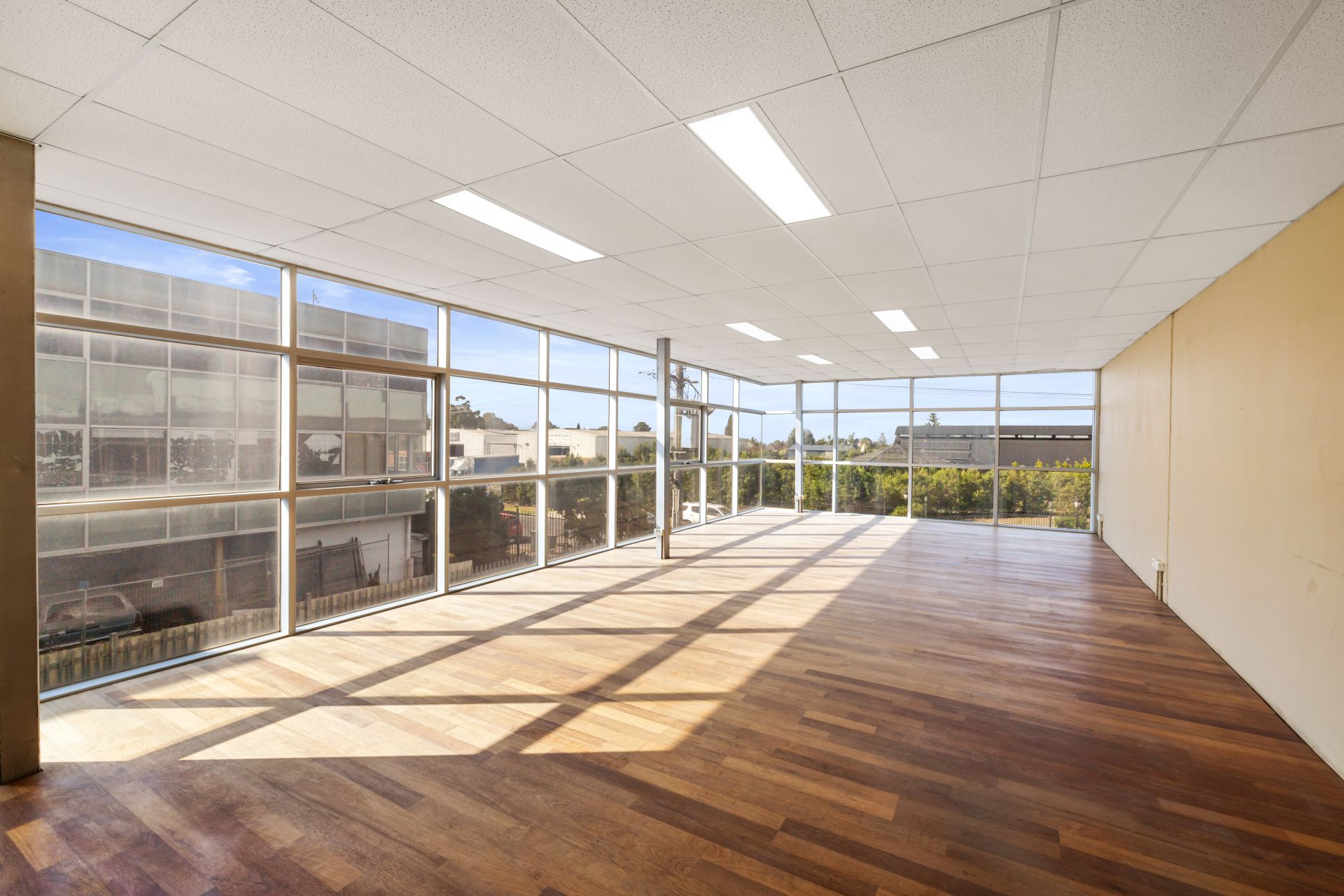STAND -ALONE WAREHOUSE