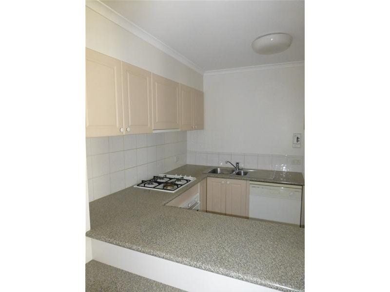 Walking Distance to Hospitals and Transport!