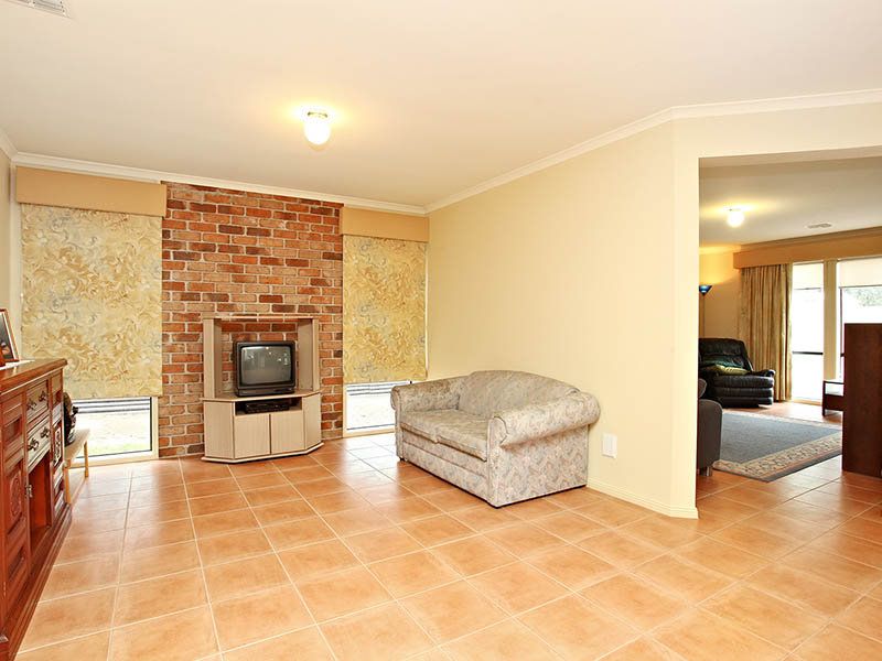 15 Franklin Place, Caroline Springs - Thumbnail 5