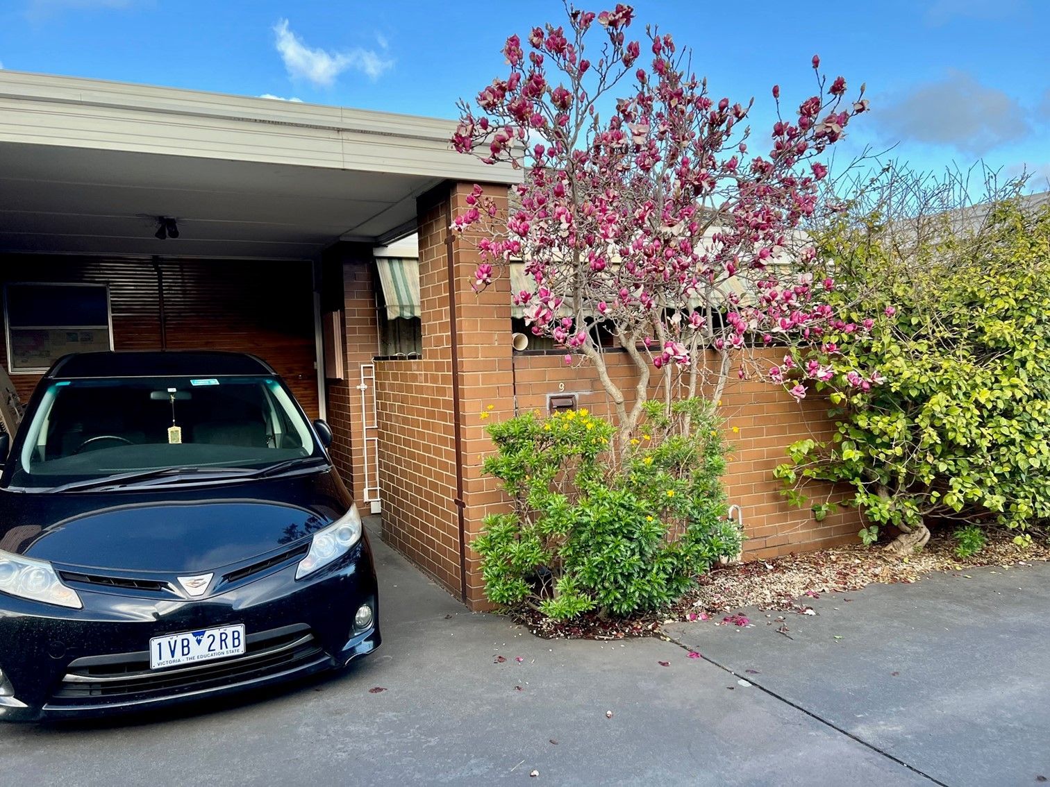 EXCELLENT LOCATION, OUTSTANDING RESIDENCE