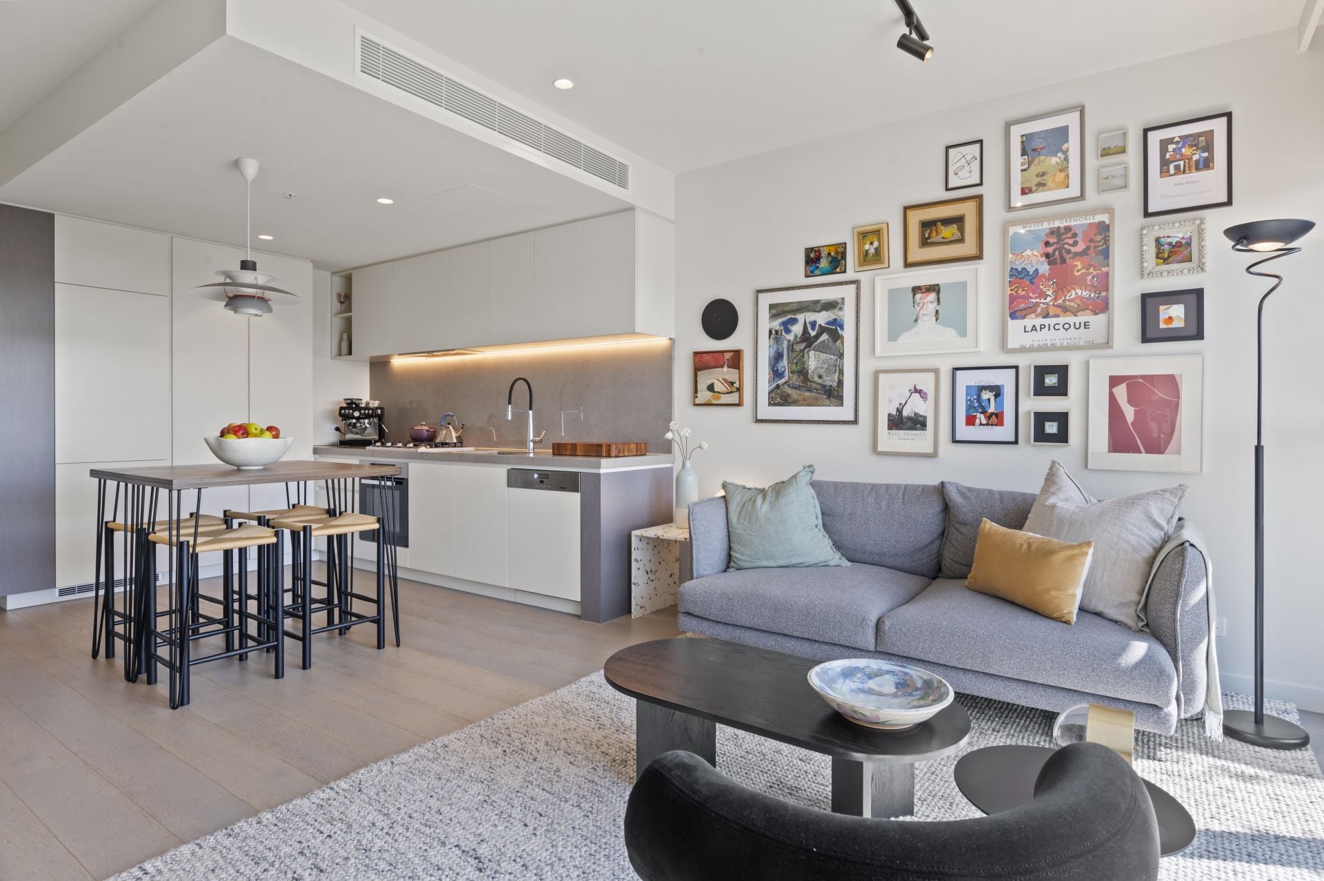 LUXURY LIVING APARTMENT