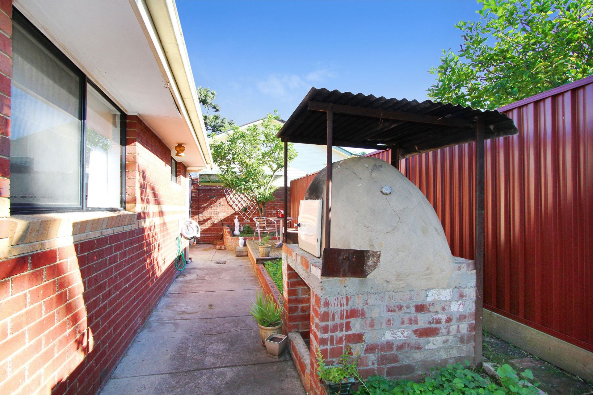 TWO BEDROOM, INDEPENDENT, AND IN GREAT LOCATION