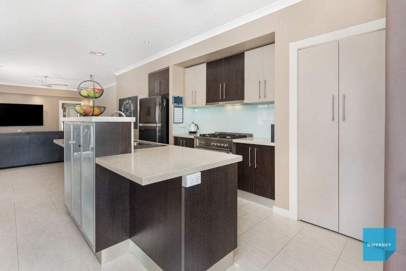 26 Lyme Park Circle, Caroline Springs - Thumbnail 5