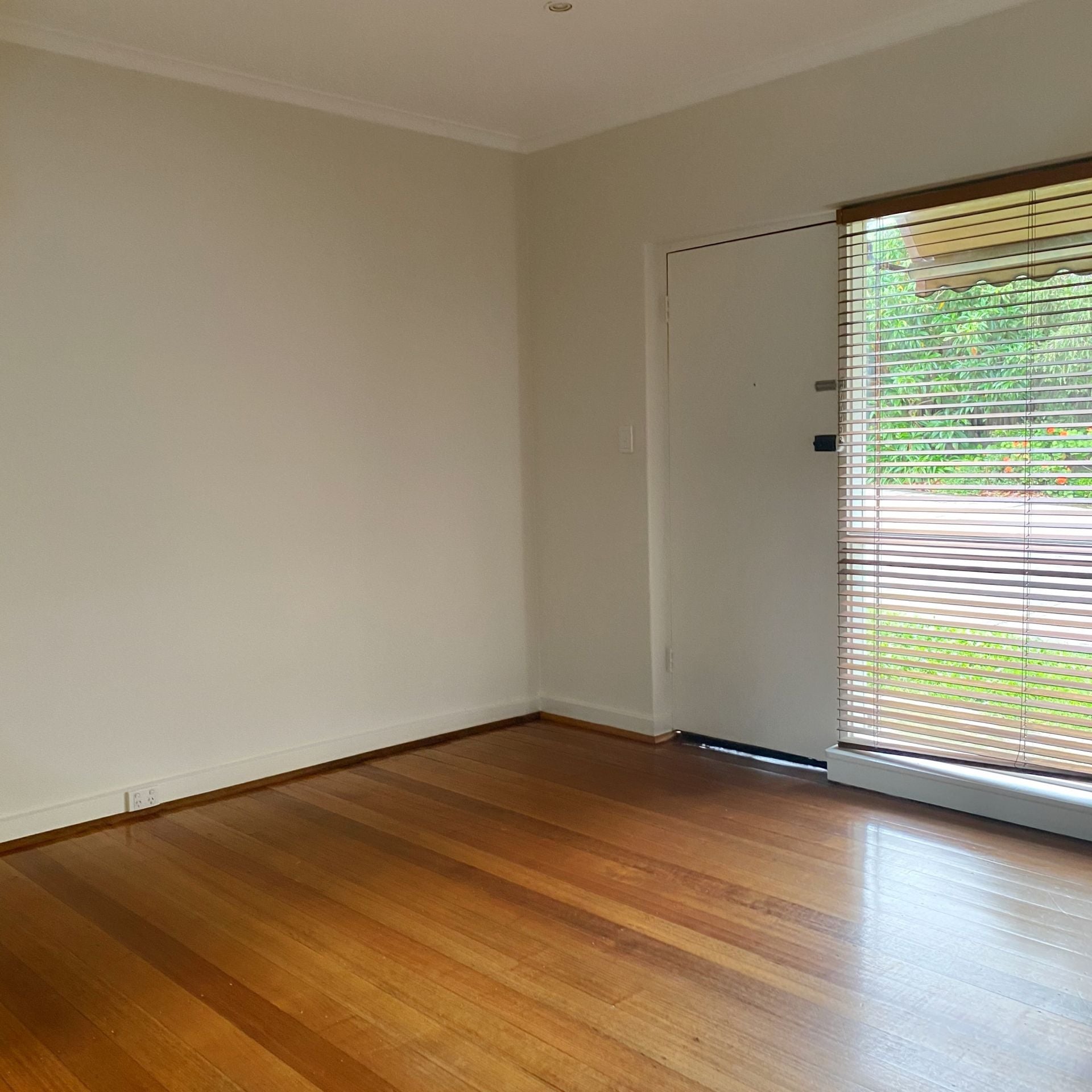 Bright 1 Bedroom - Quiet Block