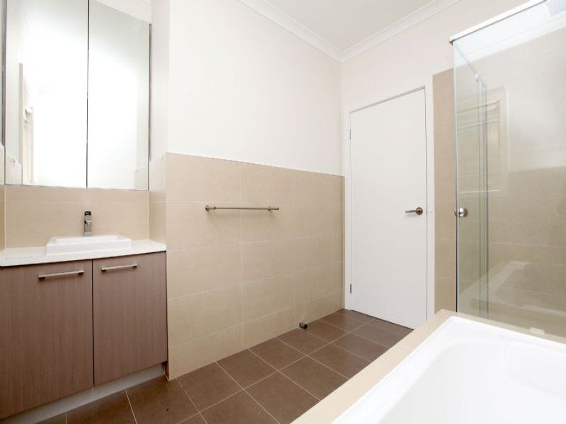 11 Forest Glade Way, Caroline Springs - Thumbnail 7