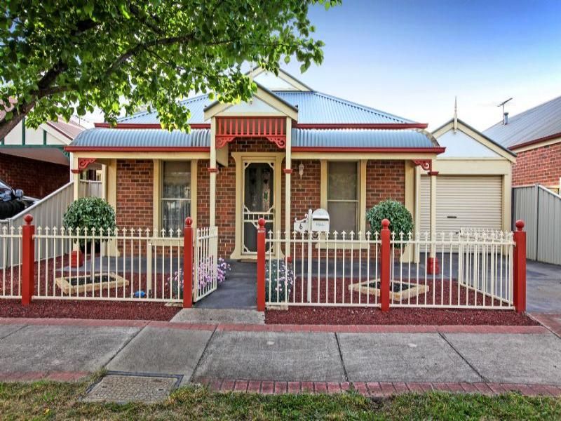 6 Blenheim Way, Caroline Springs - Thumbnail 2