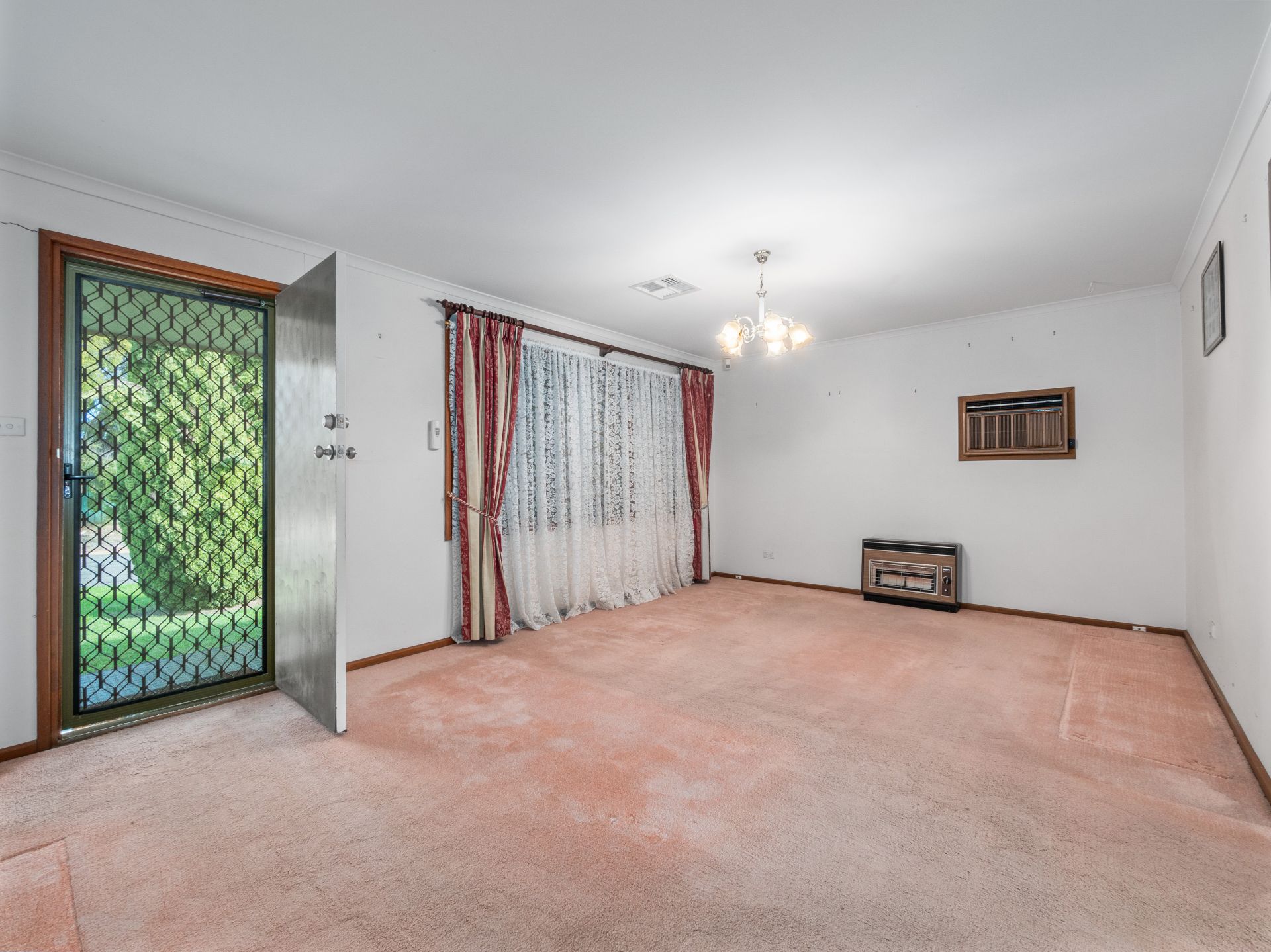 13 Conmurra Court, Craigmore - Thumbnail 3