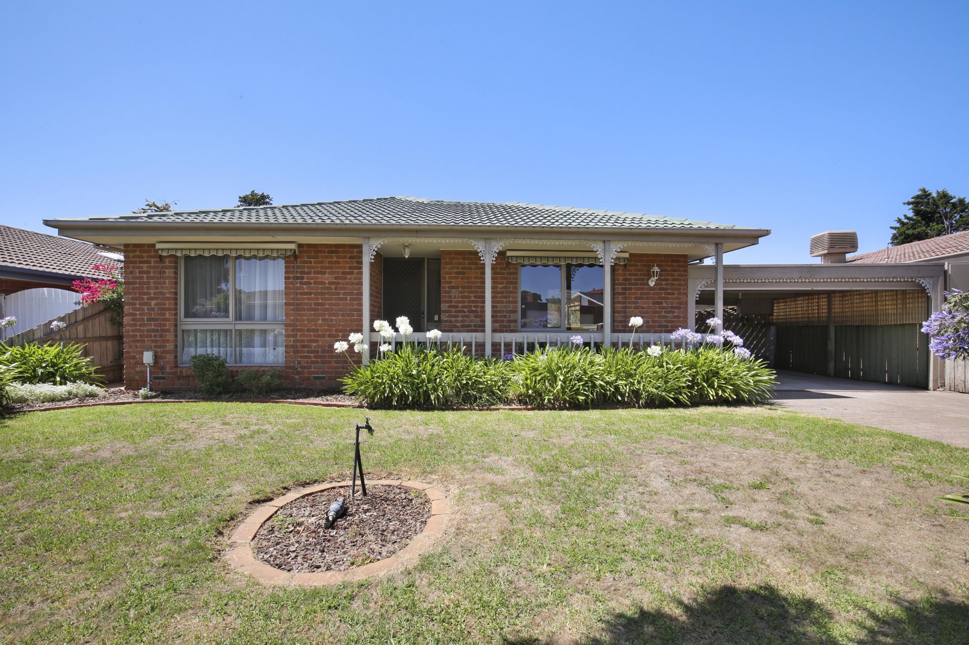 BEAUTIFUL FAMILY HOME!