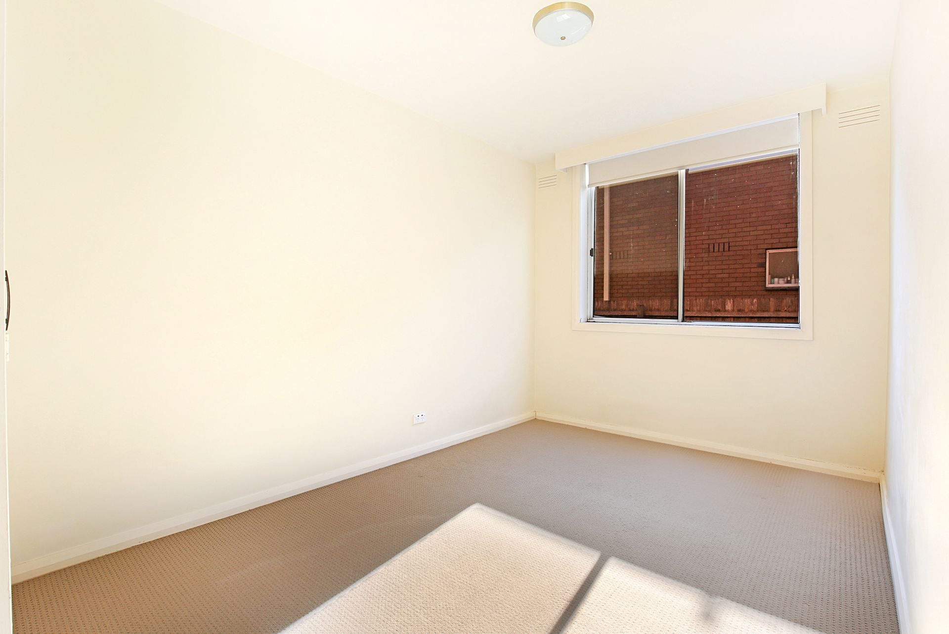 Spacious Two Bedroom Apartment In Idyllic Location!