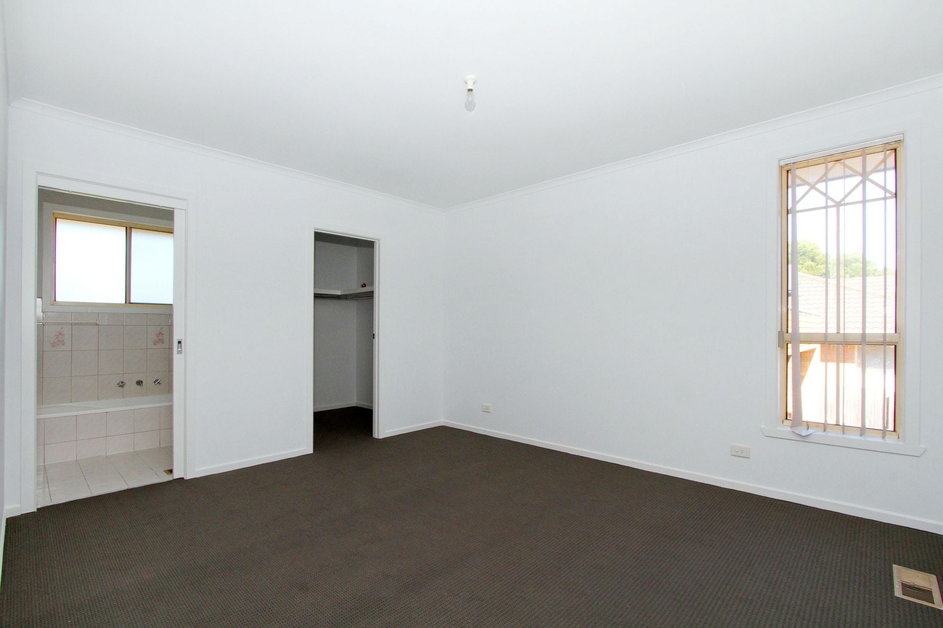 Tranquil Location! *RENOVATED KITCHEN & NEW CARPET*